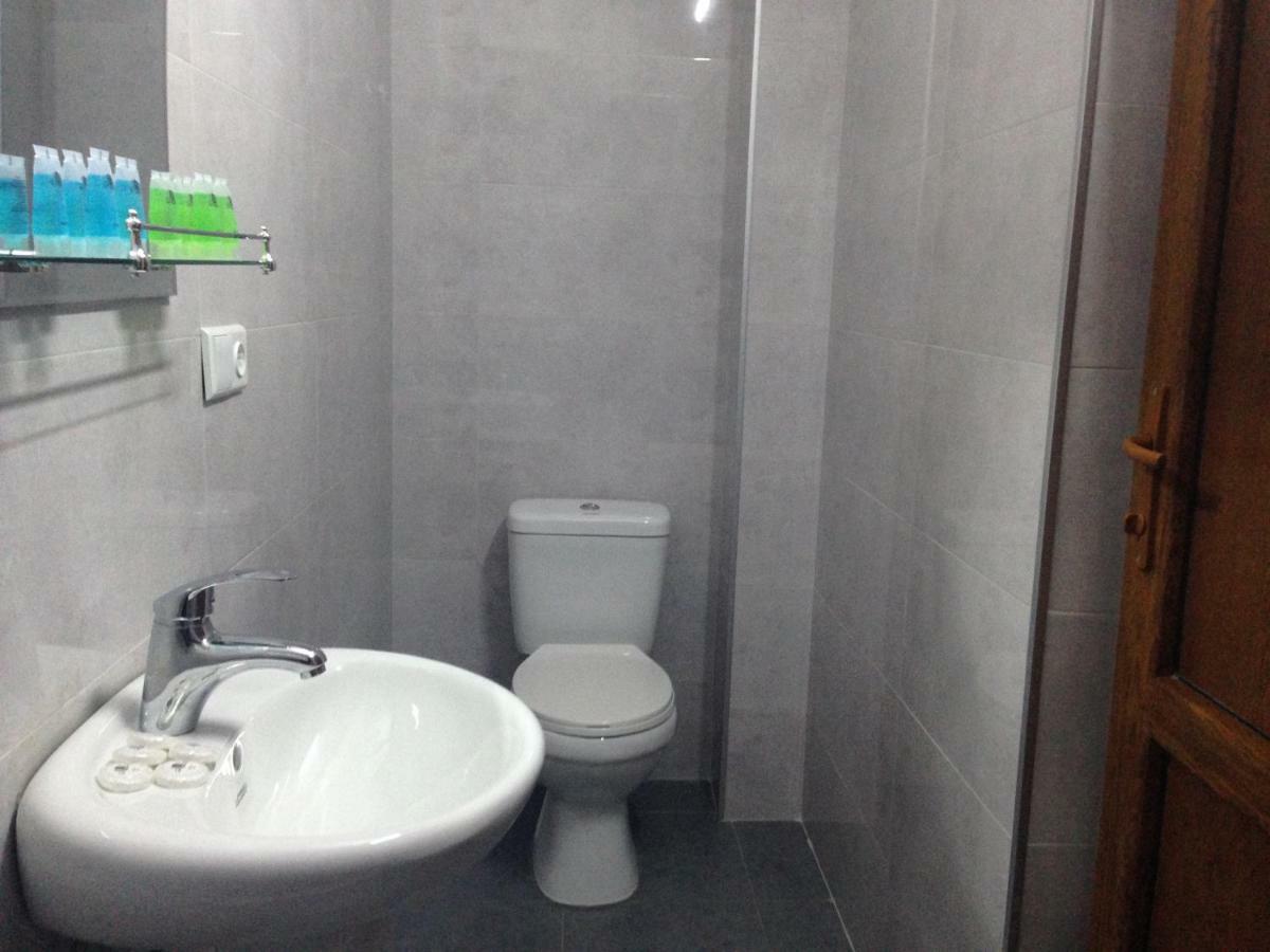 Hotel Continental Гори Екстериор снимка